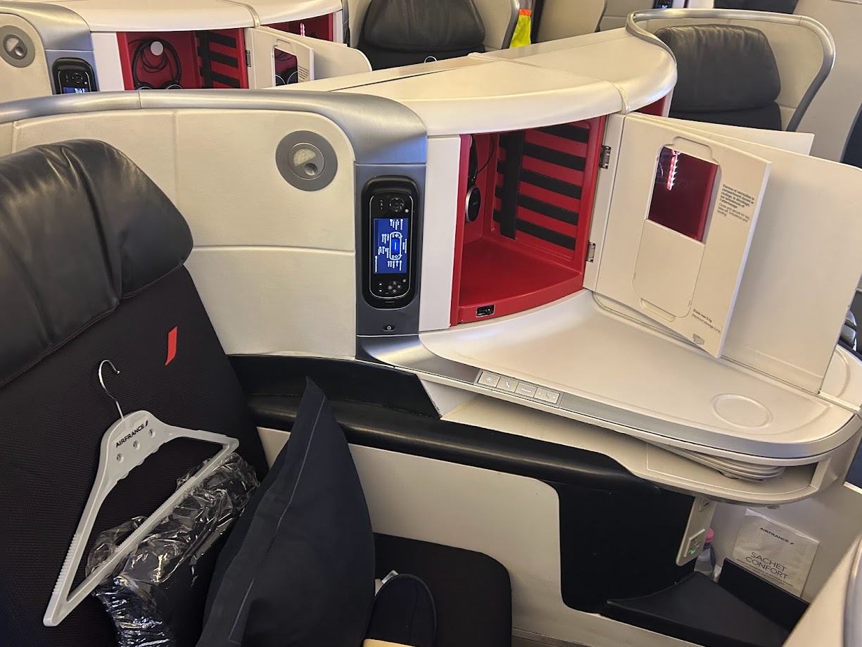 Air France in Business Class Ottawa to Paris with Flying Blue Points Air France in Business Class Ottawa to Paris with Flying Blue Points